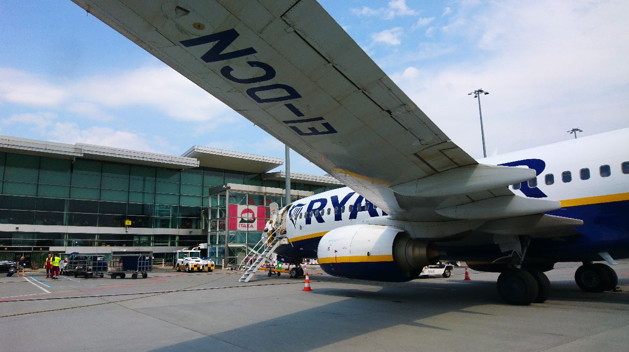 Boeing 737-800 Ryanairu ve Vratislavi. Foto: Vojtěch Očadlý