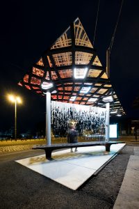 Nový přístřešek u zastávky v Praze u Výstaviště vyrobený 3D tiskem betonu. Foto: So Concrete