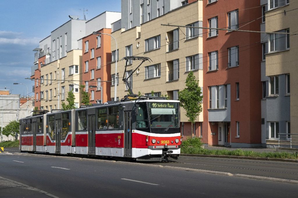 Tramvaj KT8D5.RN2P na Plzeňské. Foto: Petr Hejna / DPP