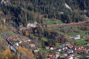 Nejdelší z nich je Greifenstein těsně před Filisurem s 698 metry. Foto: swiss-image.ch/Philipp Schmidli