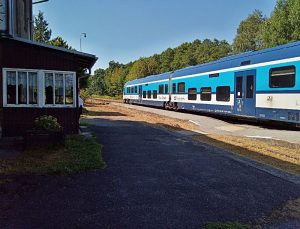 Osobní vlak Českých drah ve stanici Stružnice. Foto: Radko Šilov /Mapy.cz