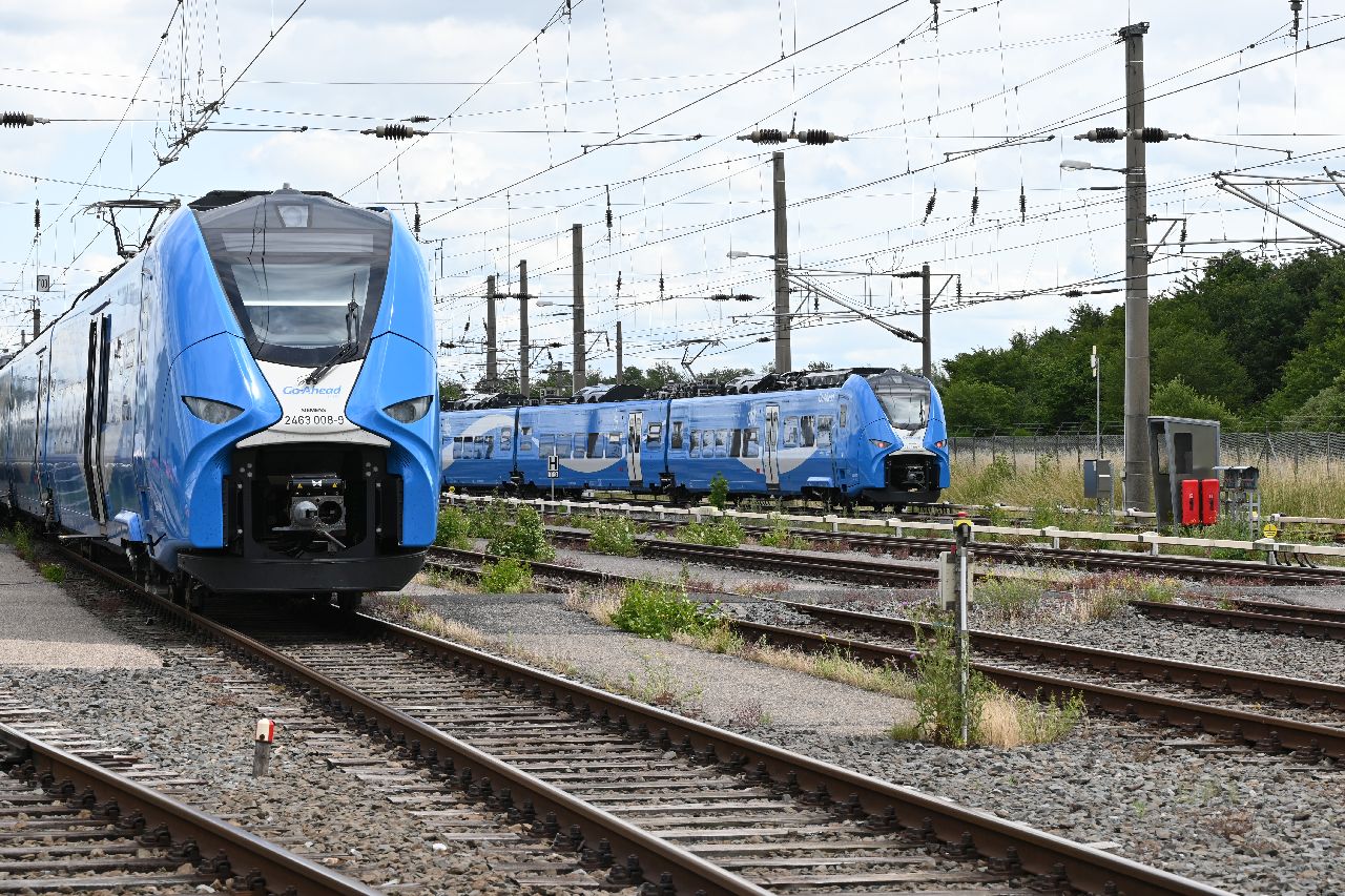 Jednotky Siemens Mireo (vlevo) a Desiro HC pro Go-Ahead Bayern. Foto: Go-Ahead