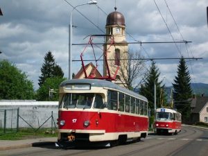 Tramvaje T2R a T3 v Hanychově. Foto: DPMLJ