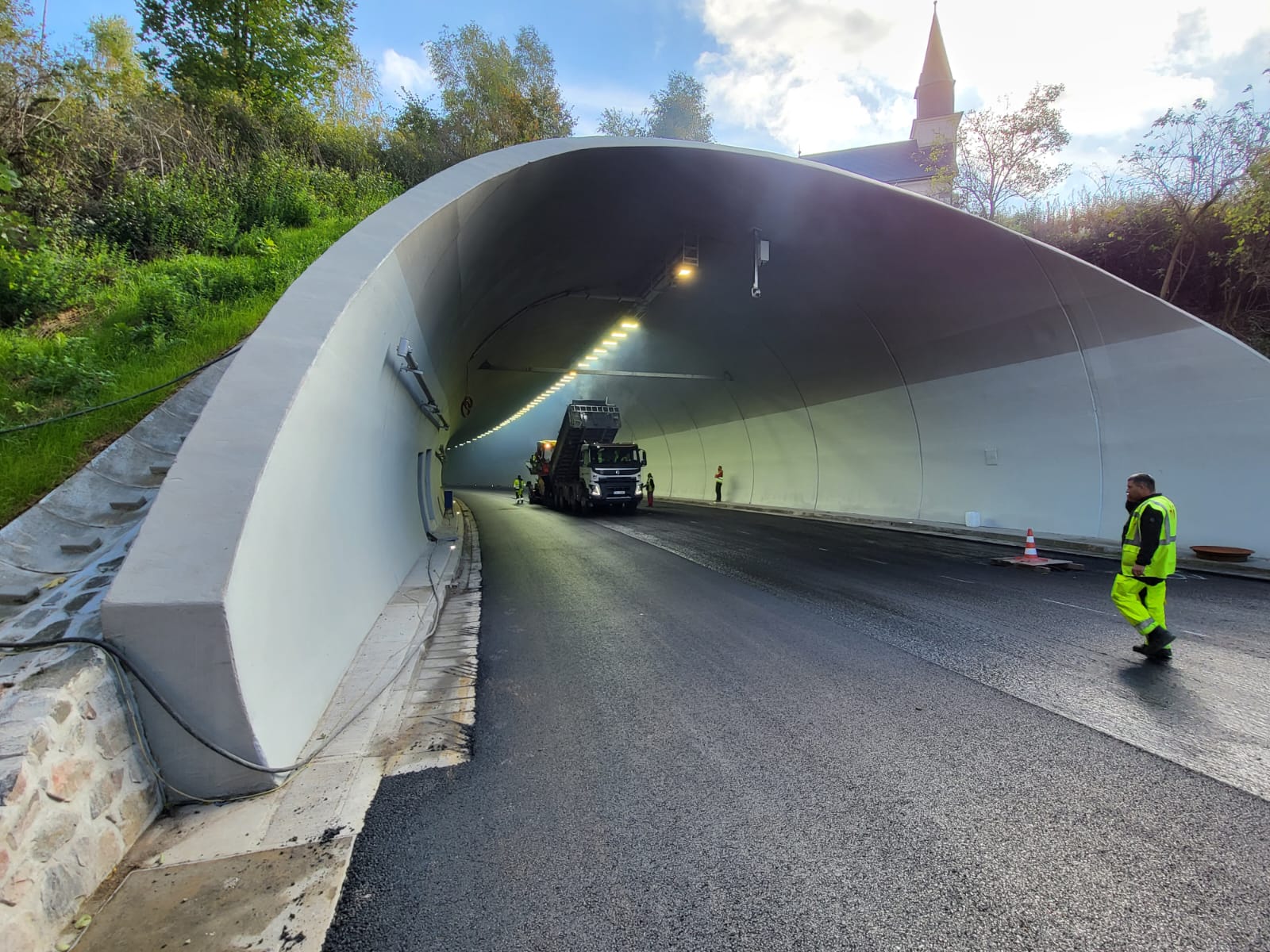Práce na opravě tunelu Hřebeč. Foto: ŘSD