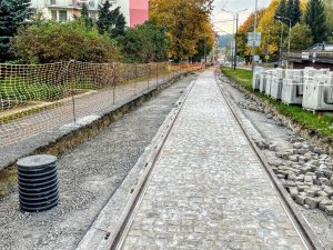 Budování pevné jízdní dráhy na ulici Budovatelů. Foto: Jan Sůra / Zdopravy.cz