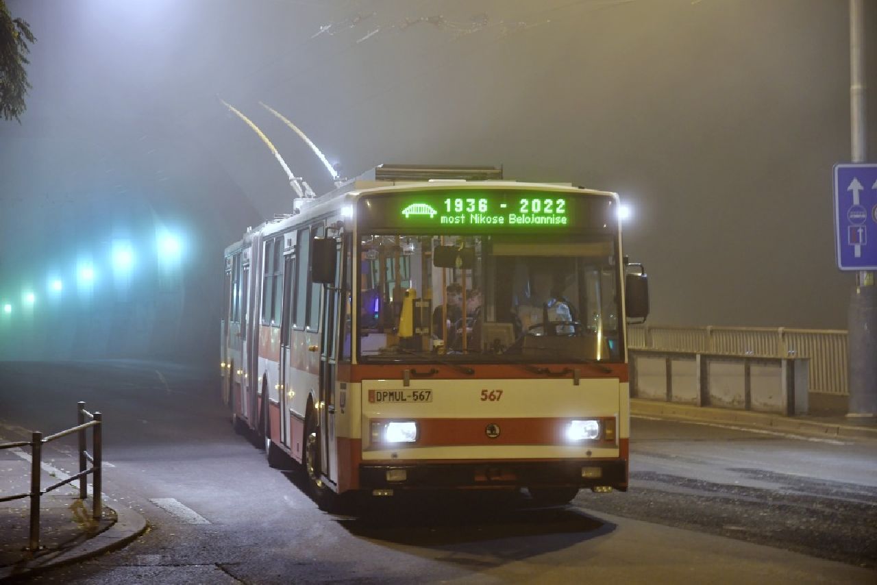 Poslední jízda trolejbusu Škoda 15Tr03/6 ev. č. 567. přes most Edvarda Beneše v Ústí nad Labem. Foto: DPMÚL