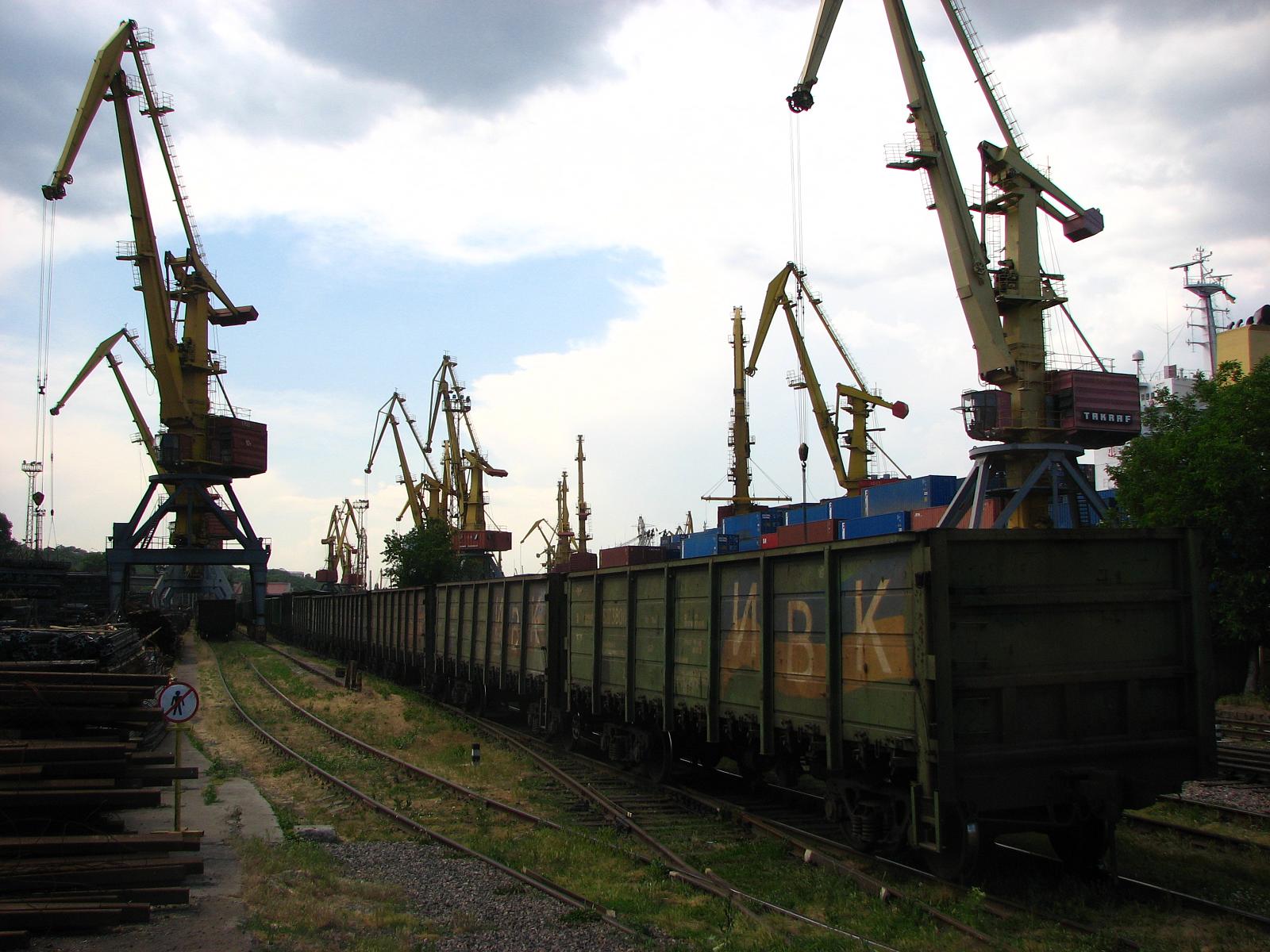 Přístav a železnice v Oděse. Autor: Shamil Khakirov, https://commons.wikimedia.org/