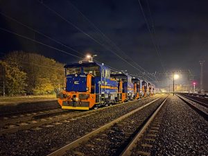 Lokomotivy EffiShunter 300 při převozu do Polska ve stanici Chalupki. Foto: Daniel Palko / CZ LOKO
