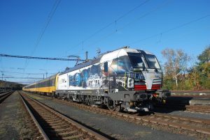 Měřící vlak při pantografové zkoušce v Praze (konec října 2022). Autor: Lukáš Maruška/LokoTrain