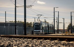 Tramvaj Škoda ArticXLJokeri na nové trati Helsinky - Espoo. Pramen: Raide-Jokeri