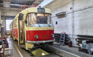 Tramvaj Tatra K2 pro Prahu ve finále renovačních prací (listopad 2022). Pramen: DPMB