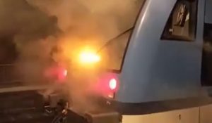 Požár motorového vozu 841 v Hoštejně. Foto: FB skupina Nádražáci