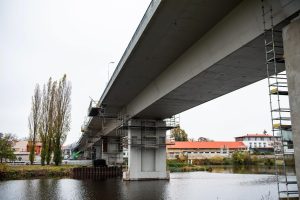 Opavený most v Kolíně. Foto: KSÚS