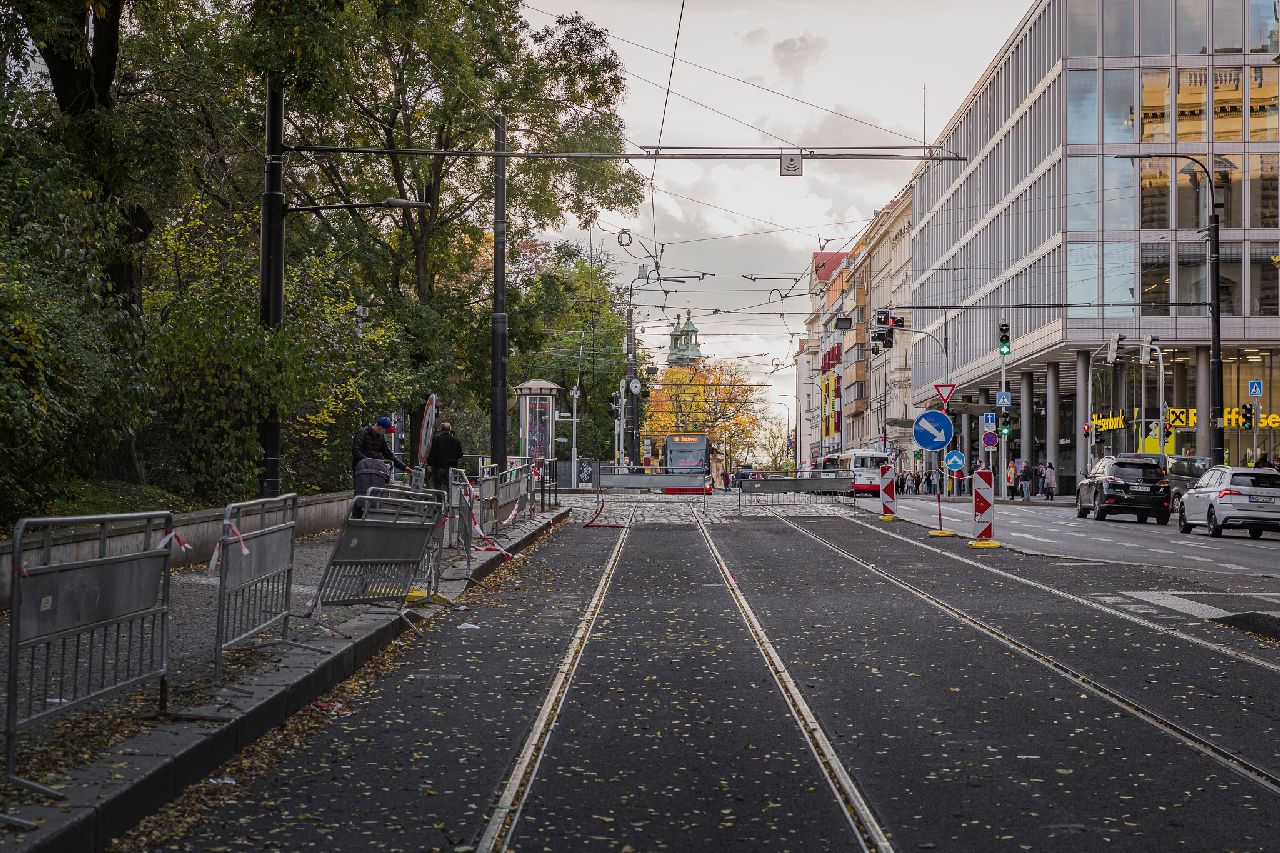 Výměna kolejí mezi Karlovým náměstím a Myslíkovou. Foto: Ropid