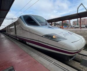 První vysokorychlostní vlak ve stanici Murcia. Foto: Adif