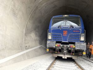 Lokomotiva Siemens Vectron Správy železnic v Blanenském tunelu. Foto: Jan Sůra / Zdopravy.cz