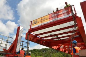 Vysouvání mostu u saské Pirny. Foto: Metrostav