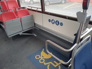 Interiér autobusu linky 103. Pramen: ČSAD Střední Čechy