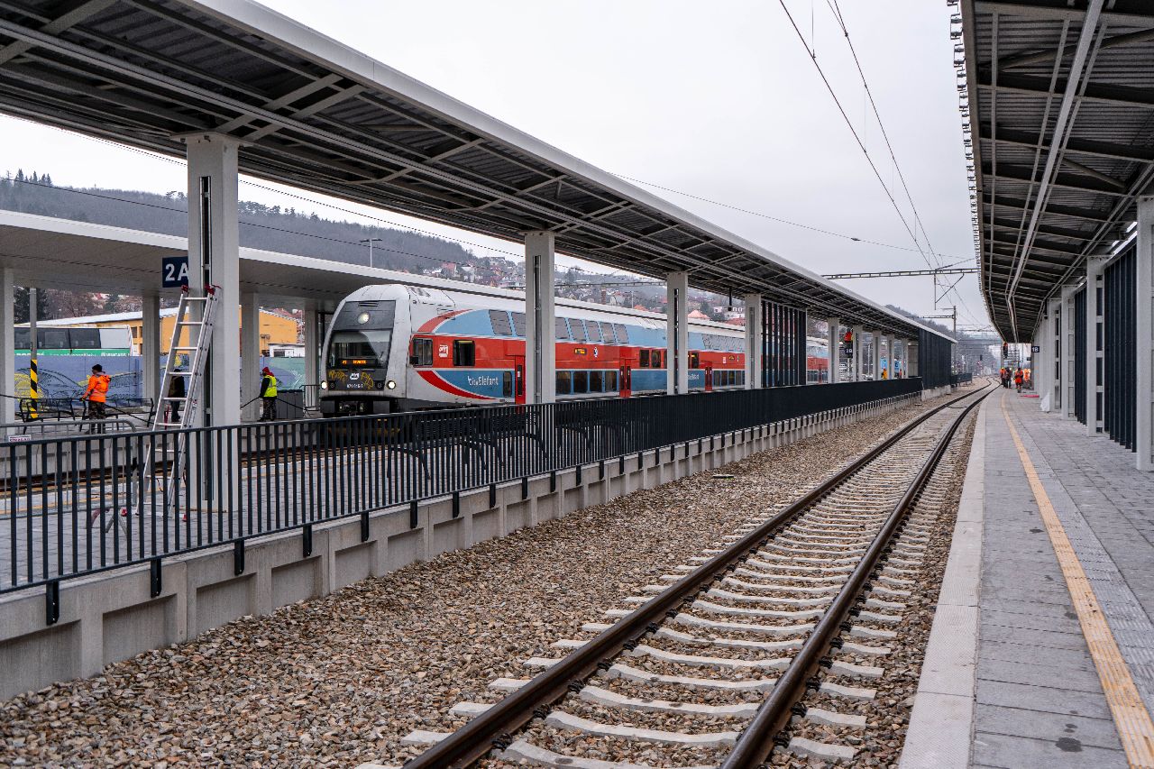 Nové nástupiště ve stanici Praha-Radotín. Foto: Správa železnic