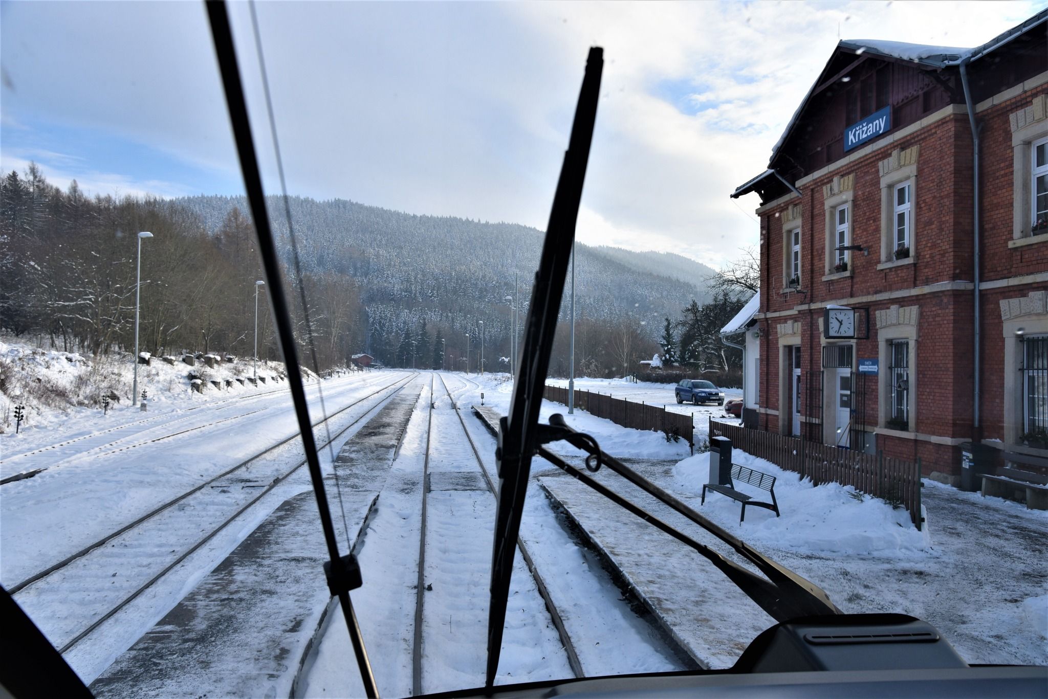 Prostá elektrizace se může týkat i trati Liberec - Česká Lípa. Pohled z jednotky Siemens Desiro společnosti Die Länderbahn CZ. Foto: Liberecký kraj