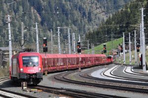 Vlak před Tauernským tunelem. Foto: ÖBB