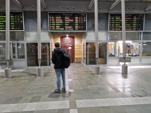 Informační tabule ve stanici Ostrava-Svinov. Foto: Miroslav Vyka