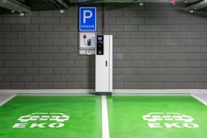 Nových 155 parkovacích míst mohou od dnešního dne řidiči využít v podzemních garážích pod budovou Ostravské univerzity na Černé louce.
Foto: Ostrava - Lukáš Kaboň