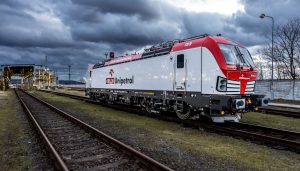 Sedmá lokomotiva Siemens Vectron společnosti Orlen Unipetrol Doprava (březen 2023). Pramen: Orlen Unipetrol