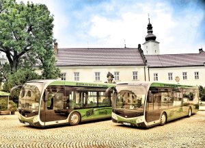 Elektrobusy SOR NS 12 electric ČSAD Frýdek-Místek na Zámeckém náměstí ve Frýdku. Zdroj: 3ČSAD