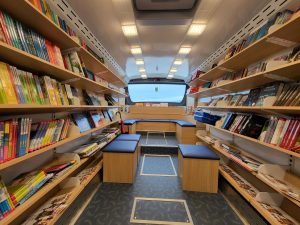 Bibliobus Iveco Crossway pro chorvatské knihovny. Pramen: Iveco Bus