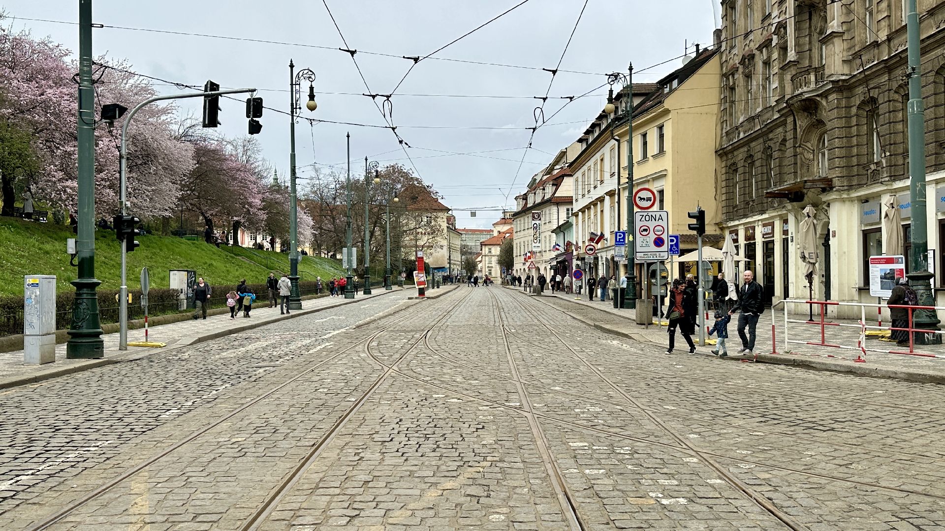 Opravená tramvajová trať na Újezdě. Foto: Daniel Šabík / DPP