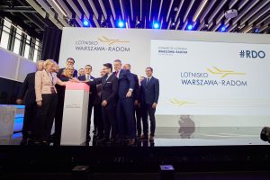 Slavnostní ceremoniál k zahájení provozu nového letiště Varšava-Radom.
Zdroj: Facebook.com - Lotnisko Warszawa-Radom