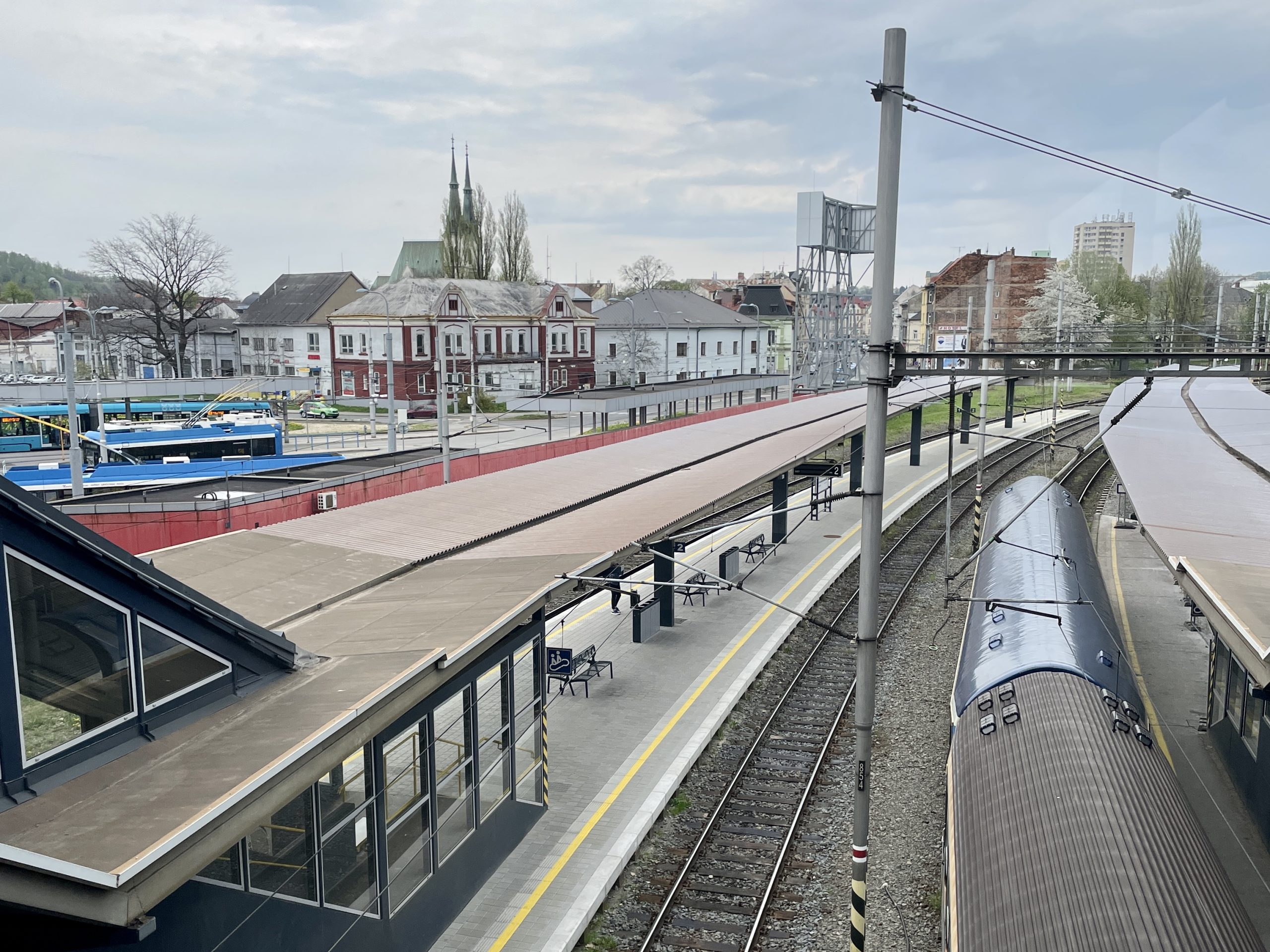 Oprava povrchu nástupišť na ostravském hlavním nádraží. Foto: Zdopravy.cz / Vojtěch Očadlý