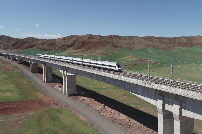 Nová vysokorychlostní trať Ankara - Sivas. Foto: TCDD