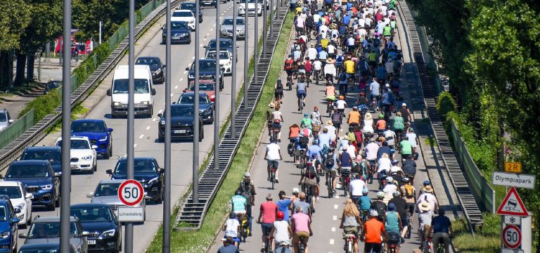 Cyklisté v minulosti v Mnichově získali povolení pro jízdu po vnitřním okruhu. Foto: Tobias Hase / ADFC