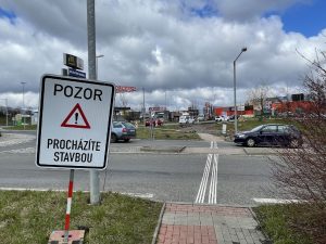 Práce na odbočovacím pruhu v Sousedské ulici. Foto: Jan Sůra / Zdopravy.cz