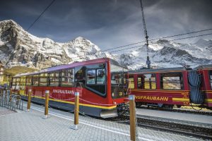 Vozidla Jungfraubahn ve stanici Kleine Scheidegg. Foto: Jungfraubahn