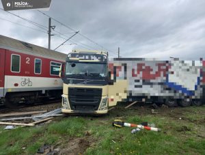 Srážka kamionu s vlakem v Prešově. Foto: Polícia SR