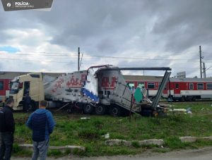 Srážka kamionu s vlakem v Prešově. Foto: Polícia SR 