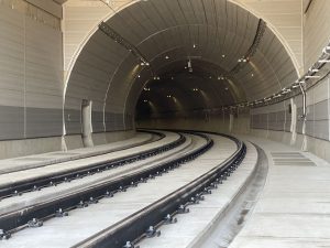 Tunel je kombinací raženého a přesypaného, celkem měří 501 metrů. Je tak o 118 kratší než loni otevřený tramvajový tunel ke kampusu Bohunice.  Foto: Jan Sůra / Zdopravy.cz
