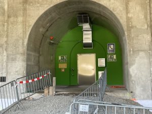  Úniková štola z tunelu kolmo k VMO má délku cca 50 m. Šířka únikové štoly je 2,6 m.  Foto: Jan Sůra / Zdopravy.cz