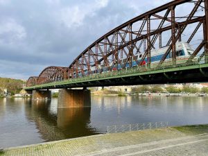 Železniční most přes Vltavu ve Výtoni, stav duben 2023. Foto: Jan Sůra / Zdopravy.cz