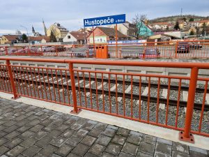 Ukázka přebujelého zábradlí na české železnici. Foto: Zábradlománie