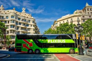 Autobus FlixBusu v Barceloně. Pramen: FlixBus