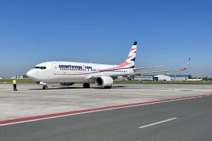 Boeing 737-800 společnosti Smartwings krátce před odletem s českými hokejisty do Rigy na MS. Foto: Zdopravy.cz / Vojtěch Očadlý