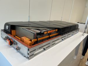 Baterie vyrábí mateřská skupina FPT v Turíně. Váží 450 kg. Autor: Zdopravy.cz/Jan Šindelář