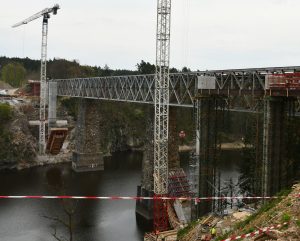 Stavba železničního mostu přes Orlík (květen 2023). Autor: Hana Brožková / Jihočeský kraj