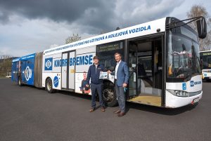 Autobus Solaris Urbino 18 vybavený novými asistenty odbočování od společnosti Knorr-Bremse. Foto: DPMLJ