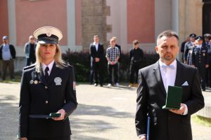 Policistka Lucie Ďoubalová a strojvedoucí Rostislav Kučera. Foto: PČR
