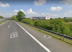 Nové středisko správy a údržby dálnic na D10 vznikne v místě bývalého zemědělského areálu. Foto: Google Street View
